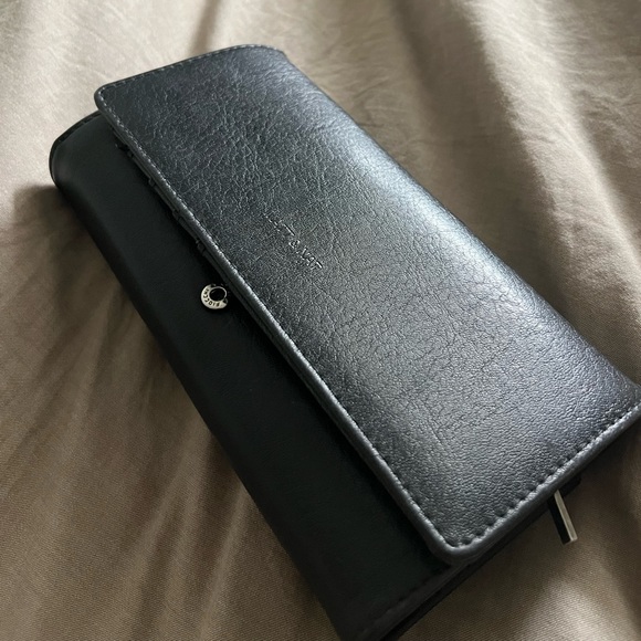 MATT & NAT Black Vegan Wallet - Picture 3 of 8